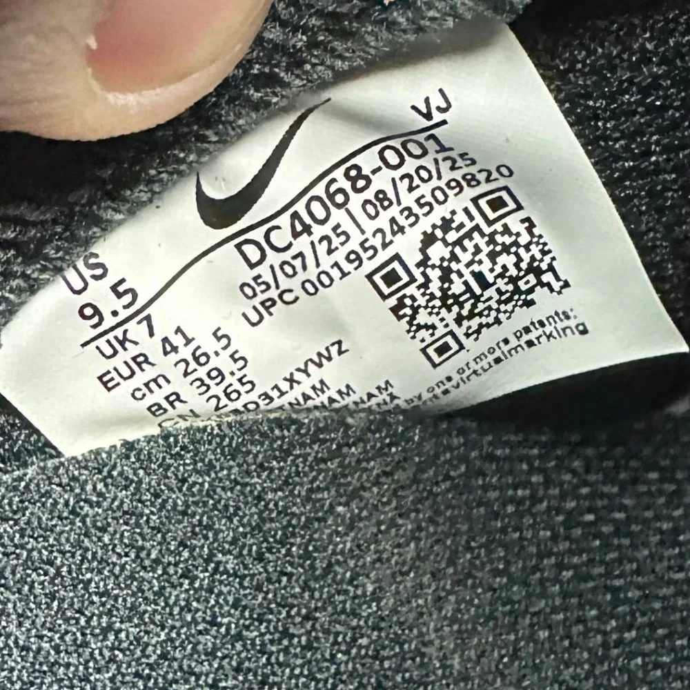 Nike Air Max Dawn Women's 9.5 Black White Sneakers Running DC4068-001 New